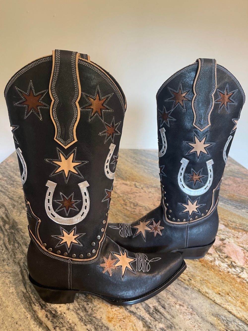 Old Gringo Lucky Star 14” Boots
Silver Horseshoe Bronze Star
Size 7.5 NWB - Picture 6 of 8